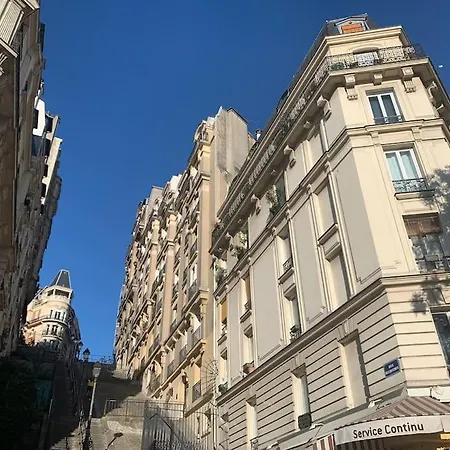 Haussmanien Au Coeur Du Village Montmartre ! Paris