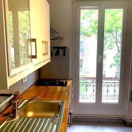 Haussmanien Au Coeur Du Village Montmartre !