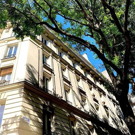 Haussmanien Au Coeur Du Village Montmartre ! *