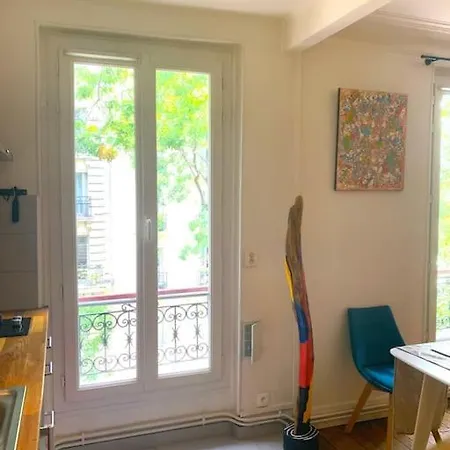 Haussmanien Au Coeur Du Village Montmartre !