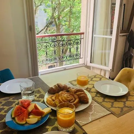 Haussmanien Au Coeur Du Village Montmartre !