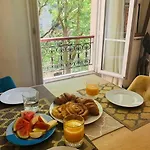 Haussmanien Au Coeur Du Village Montmartre !