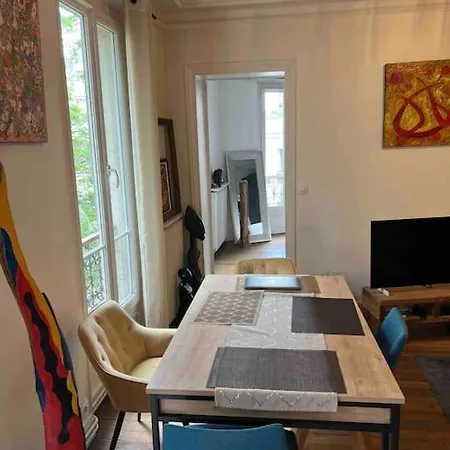 Haussmanien Au Coeur Du Village Montmartre ! *
